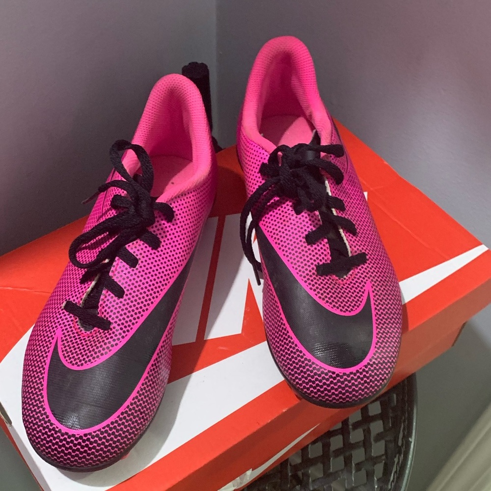 Soccer cleats